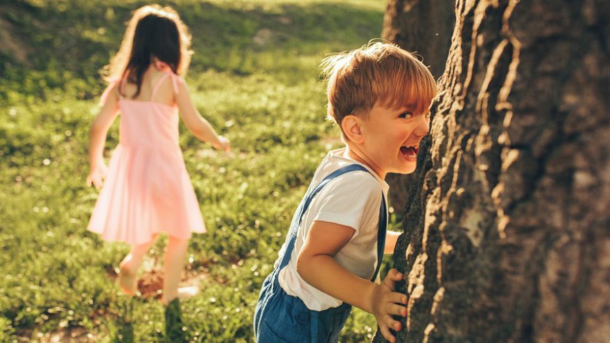 Čoskoro je tu jar a deti sa budú pohybovať väčšinou vo vonkajších priestoroch. Okrem prechádzok je vhodné sa s nimi aj hrať rôzne hry.