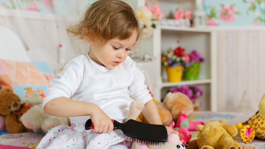 Deti sa ťažko vzdávajú svojich hračiek v prospech druhých. Ak budete ako rodičia učiť deti vďačnosti a radosti z darovania, môžete im dať omnoho viac ako len poriadok v detskej izbe.