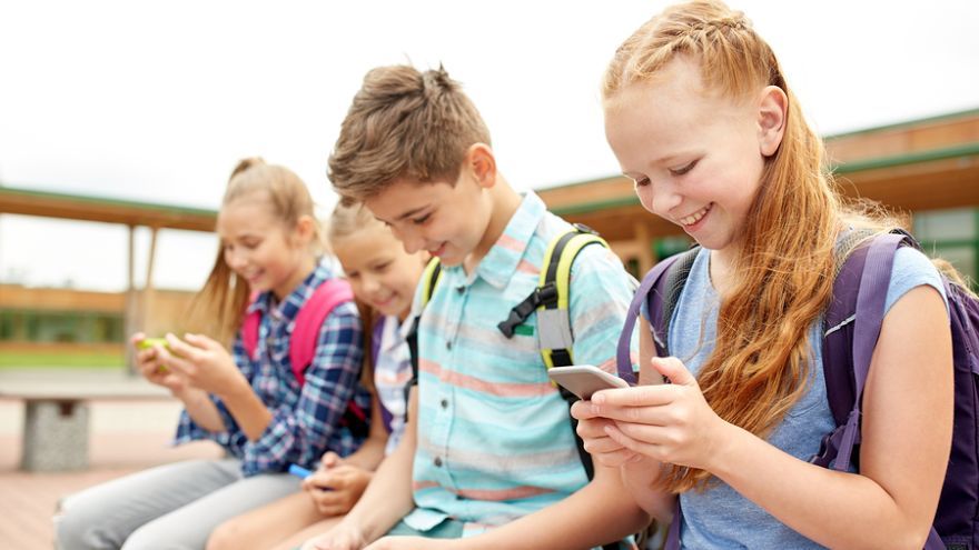 Mobilný telefón sa nesmie používať v školách počas vyučovania.
