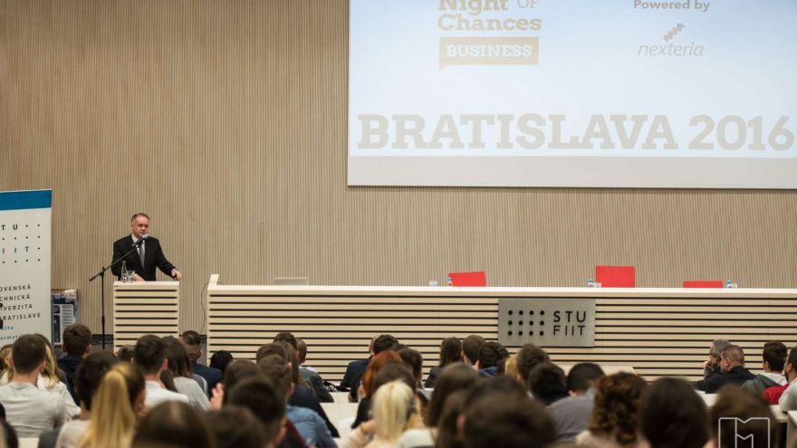 Prezident Andrej Kiska hneď na úvod vyzval študentov, aby zmenili Slovensko. / Night of Chances Business 2016
