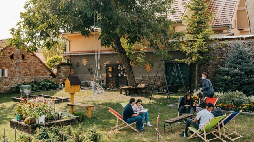 Outdoorová učebňa v ZŠ v Krupine, ktorá vznikla vďaka zberu starých mobilov.