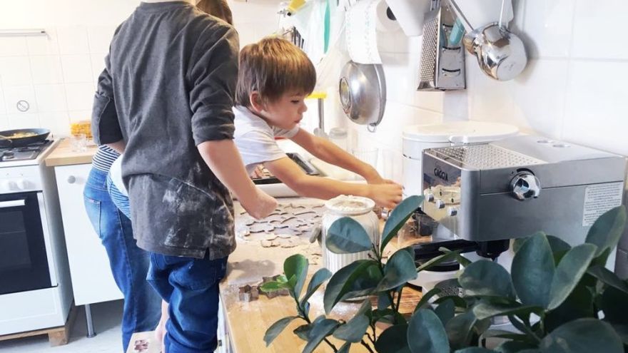 Aj spolupráca v kuchyni deti mnoho naučí. / Foto: archív E.H.