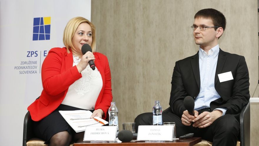 Zľava: Petra Firdirichová (To dá rozum) a Tomáš Janotík (Profesia.sk)