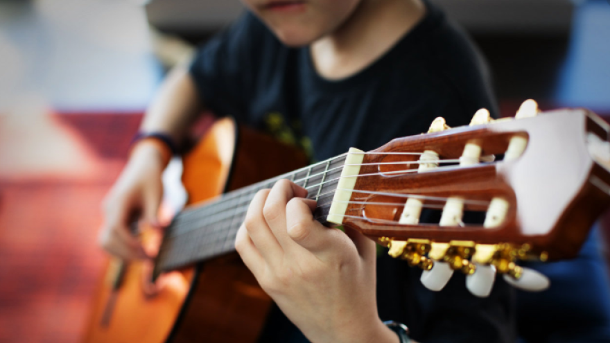 Hudba nás sprevádza po celý život. Niekto rád spieva, iný si rád zahrá na nejaký hudobný nástroj. Správny výber hudobného nástroja môže významne ovplyvniť život dieťaťa. 