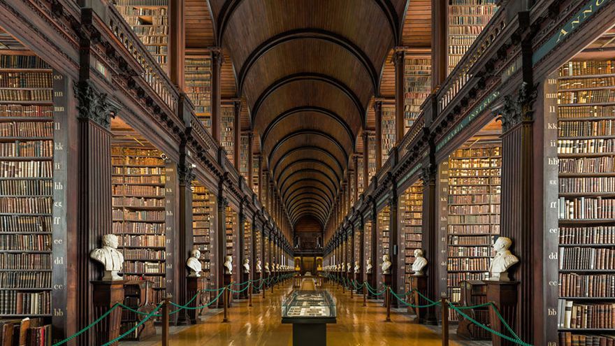 300-ročná knižnica v Dubline má 200 000 kníh