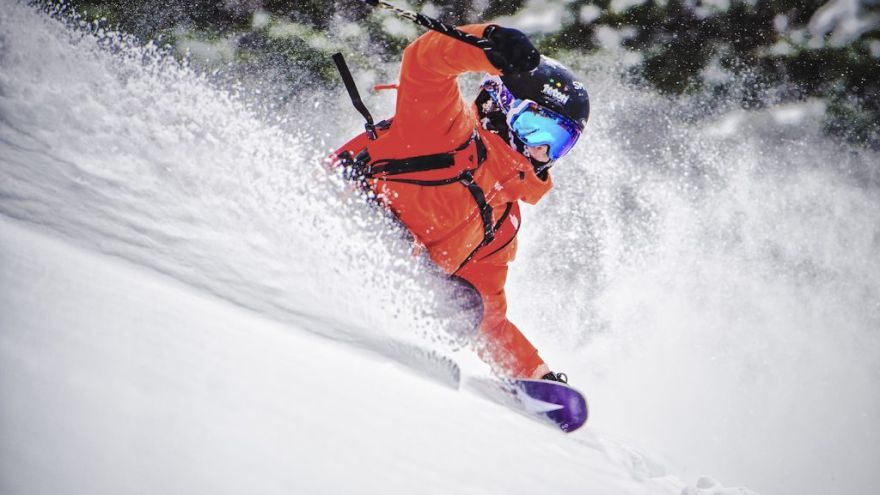 Chlapec Kai Jones na lyžiach zvláda terén, ktorý je desivý aj pre skúsených lyžiarov.