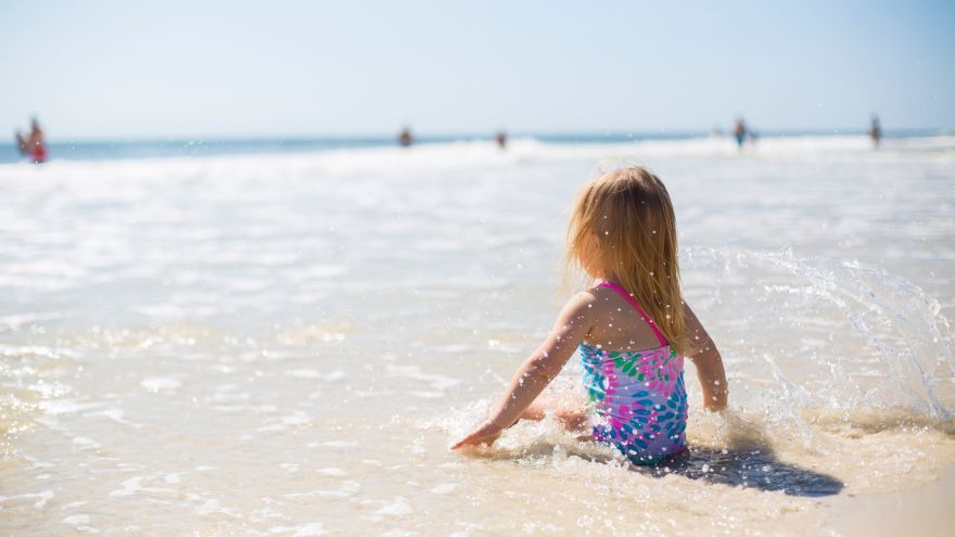 Detskú pokožku je potrebné starostlivo v lete chrániť pred slnečným žiarením.