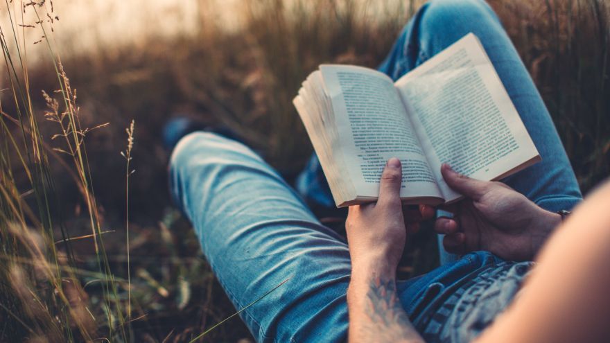 Čítanie kníh môže zmeniť váš mozog a vaše telo k lepšiemu.