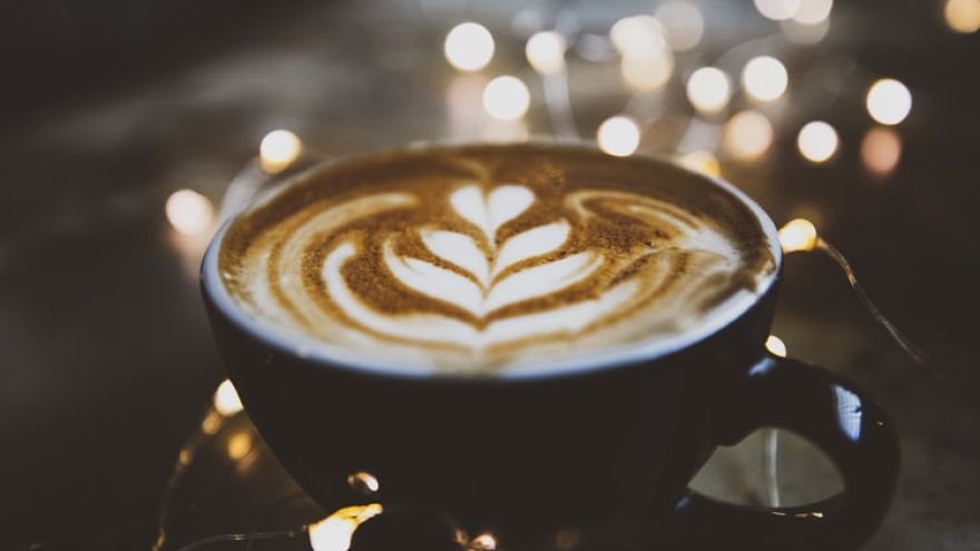 Pravidelné pitie kávy má pre náš organizmus viacero benefitov. 