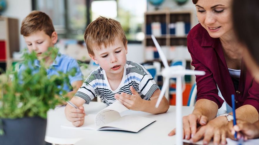 Je už vedecky dokázané, že pravidelným tréningom obidvoch hemisfér sa deťom zlepšuje myslenie, koordinácia pohybov, zvyšuje sa aktivita mozgu pri učení, písaní a čítaní. 
