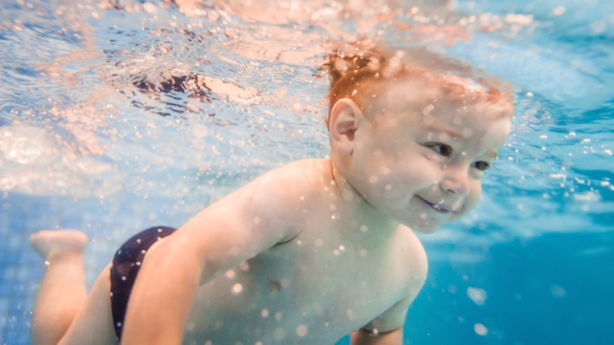 Baby plávanie je pre deti príjemne stráveným časom.