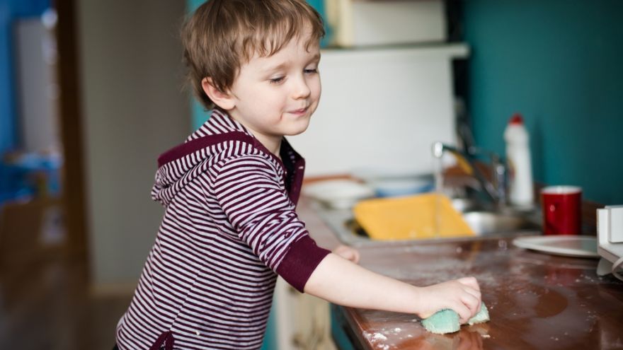 Ak deti nebudete oslobodzovať od domácich prác, významne im tým prospejete. 