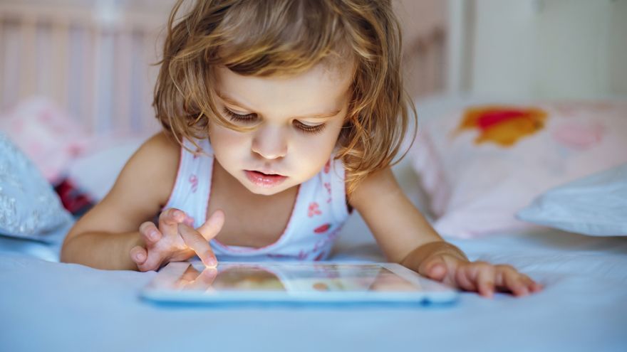 Tablety a mobily brzdia rozvoj detskej reči. Podľa profesorky Catherine S. Tamis-LeMonda má rodič v tomto smere jedinečnú úlohu.