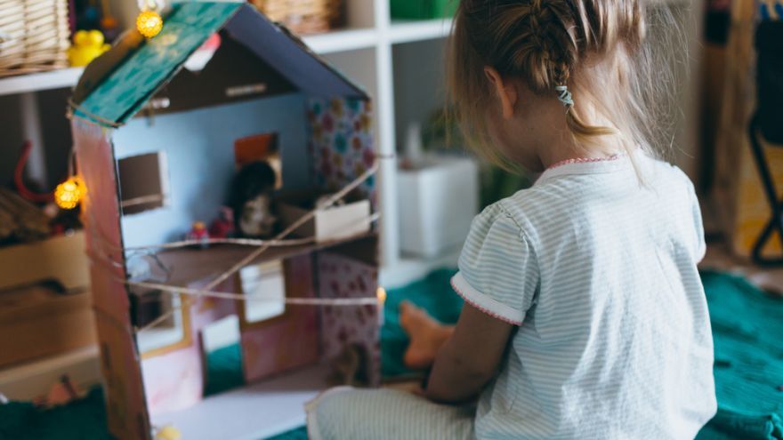 Učiteľka zaviedla v materskej škôlke pravidlo, ktoré zmenilo veľa. Zakázala používať vetu: „Ty nehráš!”