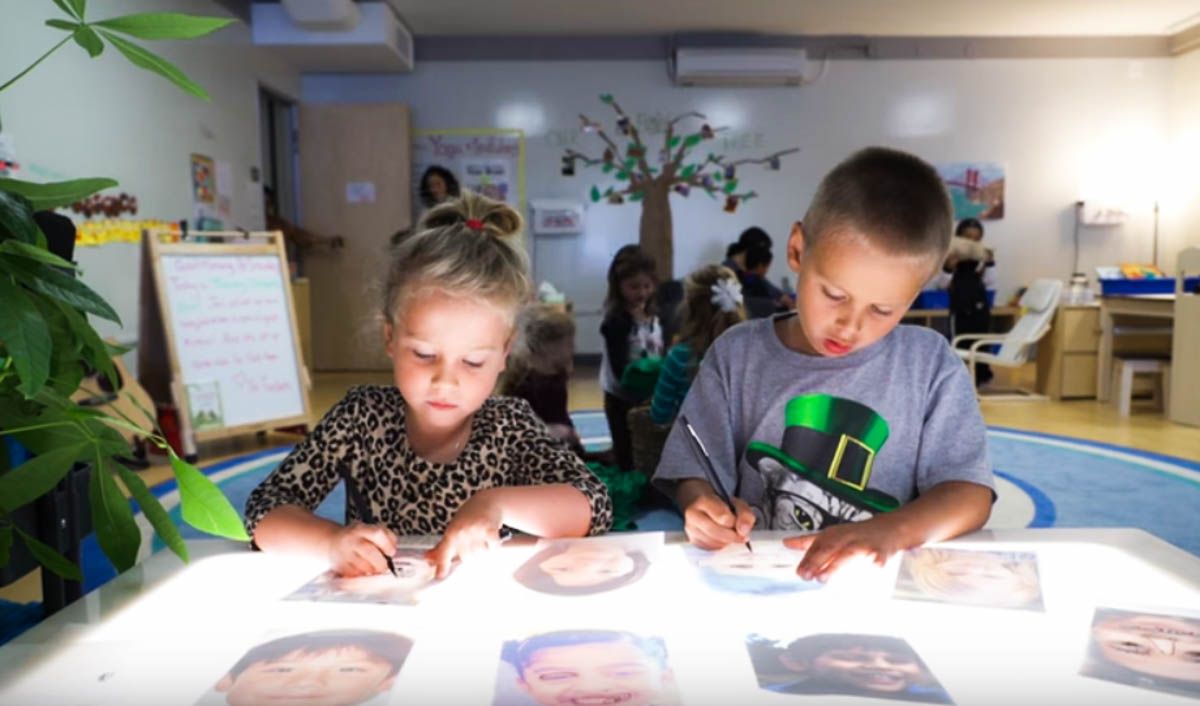 Max Ventilla, bývalý inžinier spoločnosti Google, nechcel, aby jeho dcéra prežila roky v škole, ktorá jej nič nedá. Vytvoril školu, ktorá podľa neho spája to najdôležitejšie, čo by moderné vzdelávanie malo mať.