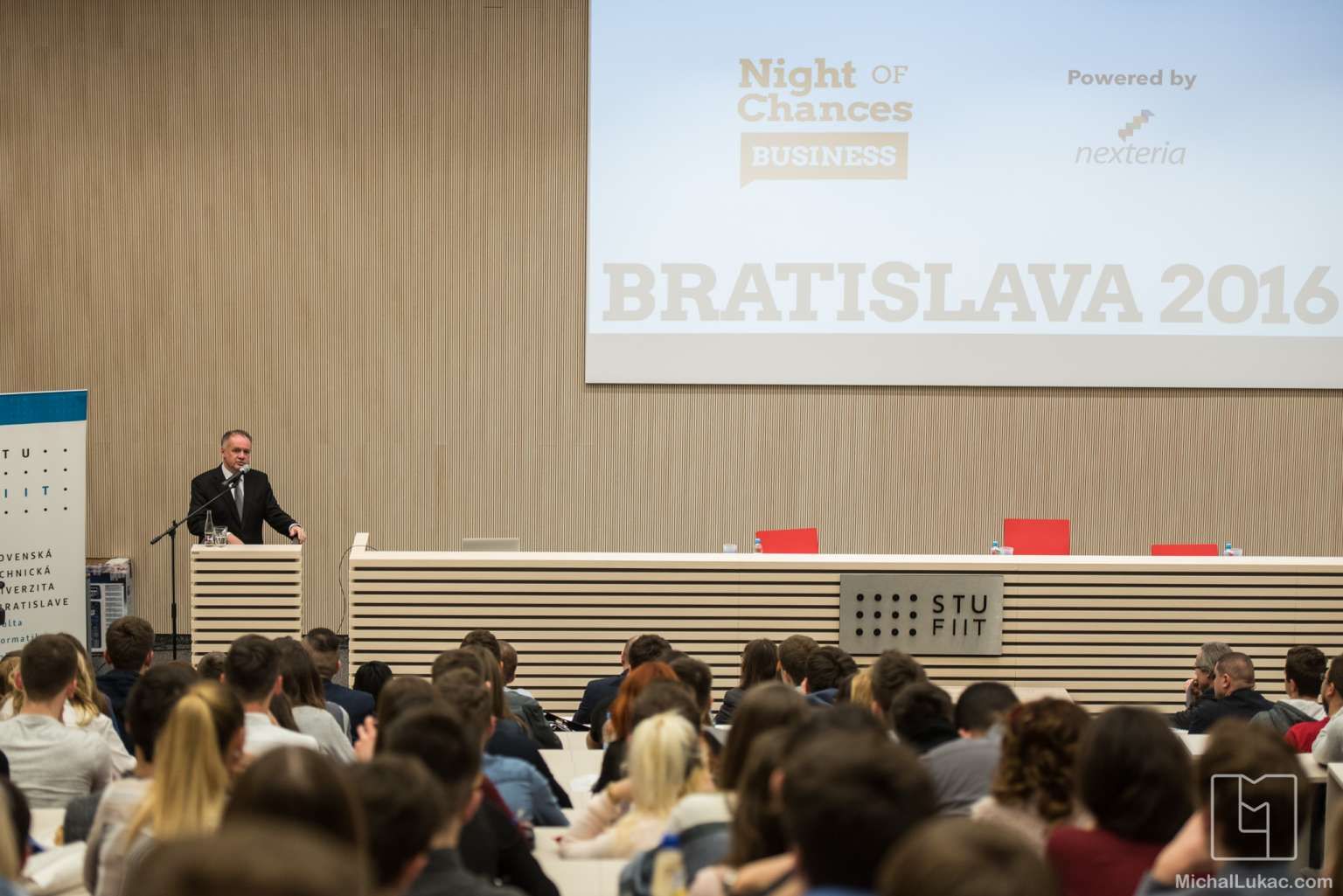 Prezident Andrej Kiska hneď na úvod vyzval študentov, aby zmenili Slovensko. / Night of Chances Business 2016