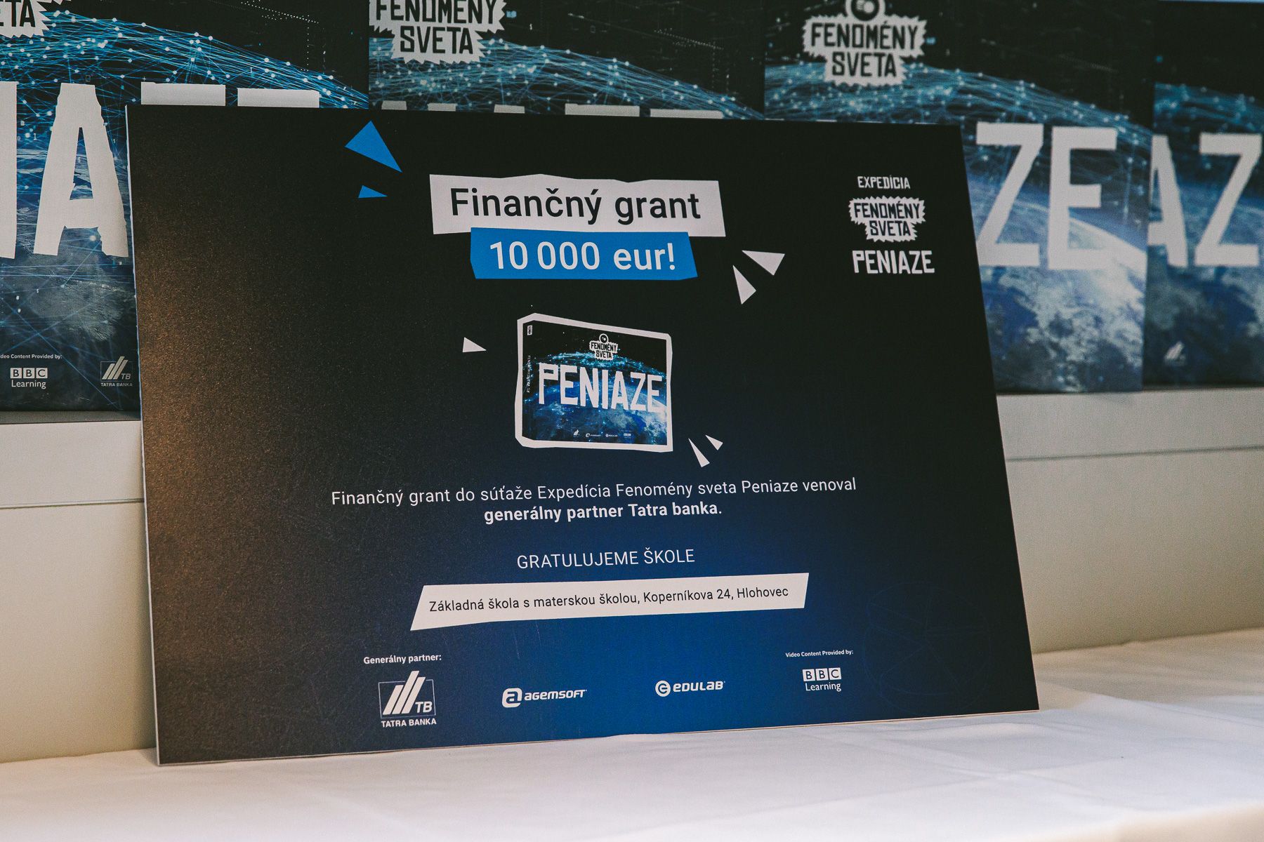 Finančný grant 10 000 eur, ktorý do súťaže venovala Tatra banka, si odniesla ZŠ na Koperníkovej ulici v Hlohovci. / Foto: Eva Amzler