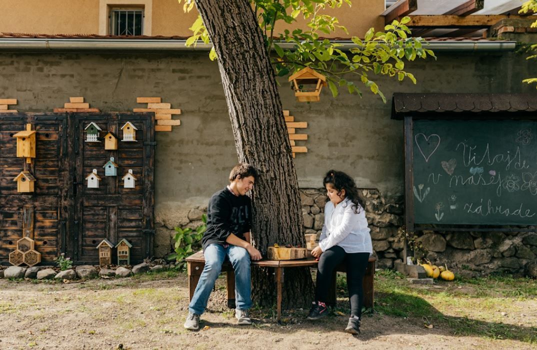 Outdoorová učebňa v ZŠ v Krupine, ktorá vznikla vďaka zberu starých mobilov.