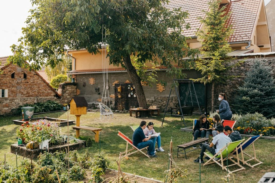 Outdoorová učebňa v ZŠ v Krupine, ktorá vznikla vďaka zberu starých mobilov.