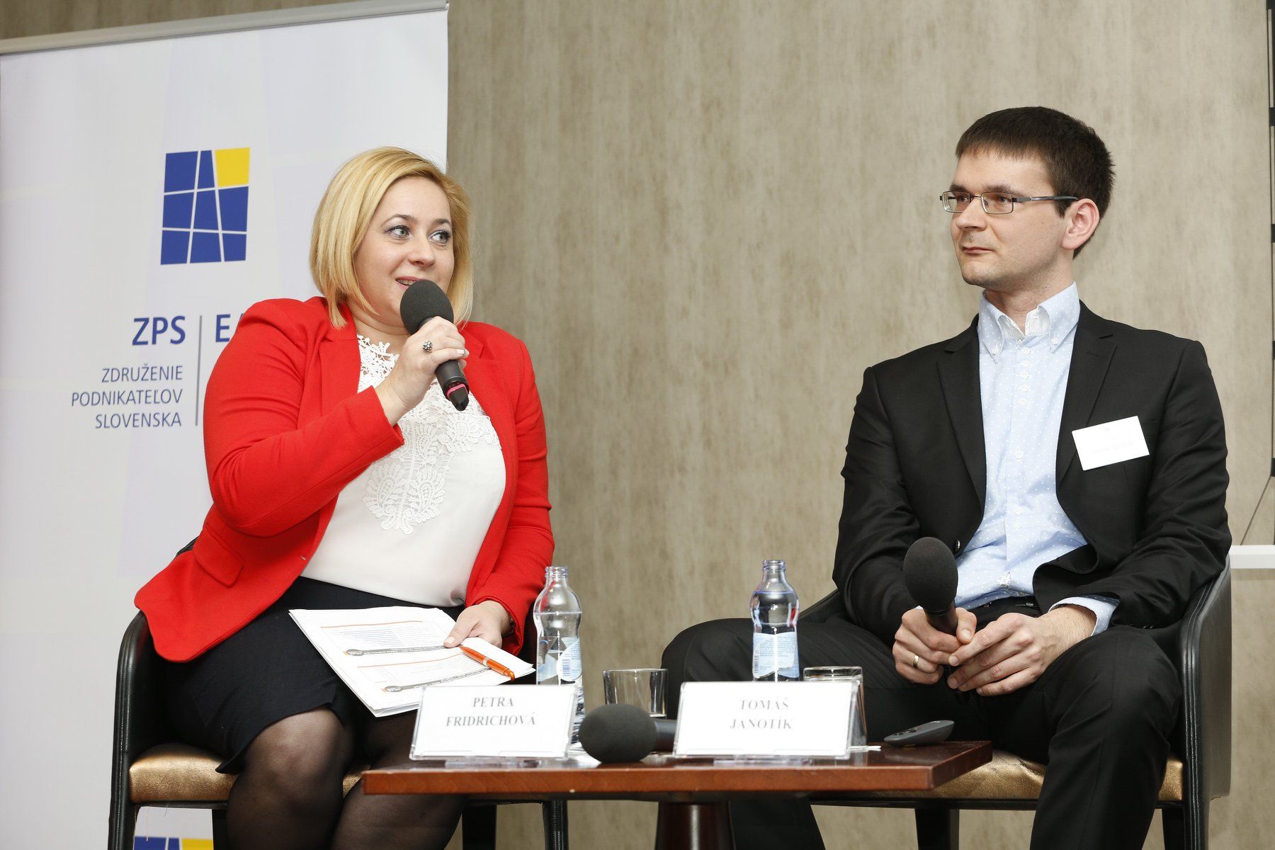 Zľava: Petra Firdirichová (To dá rozum) a Tomáš Janotík (Profesia.sk)