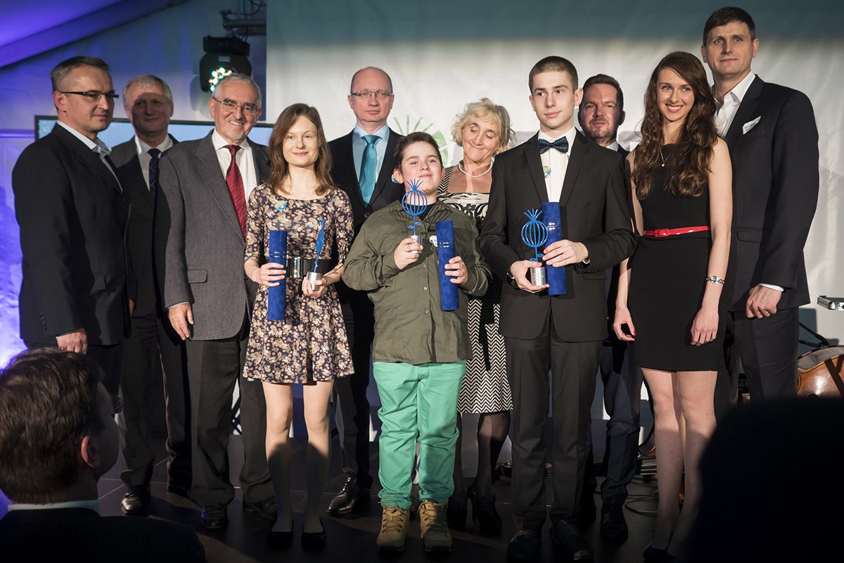 Valentínka Sedileková na slávnostnom udeľovaní symbolických makovíc s porotou LEAF Award 2016 / Foto: Daniel Dluhý