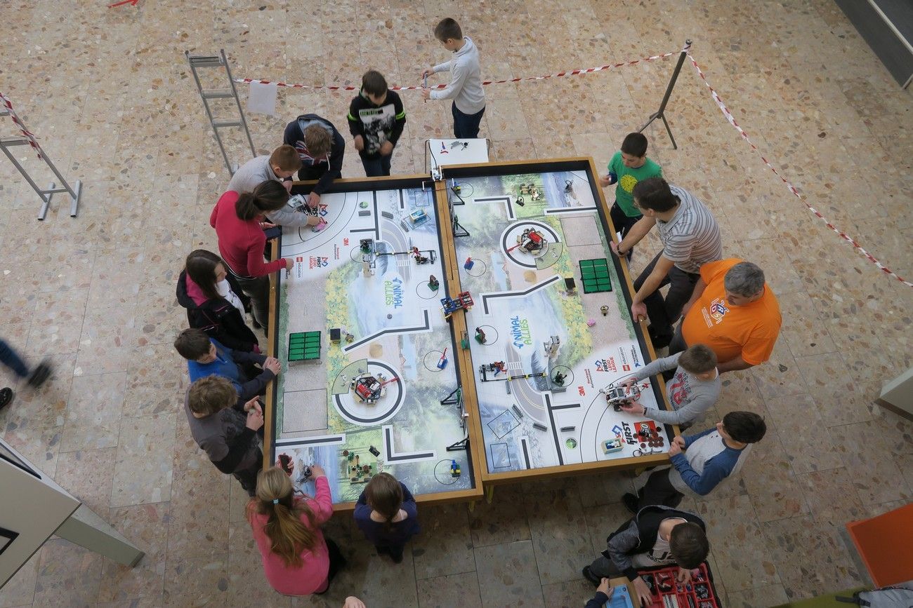 Medzinárodná súťaž FIRST LEGO League na Fakulte informatiky PEVŠ