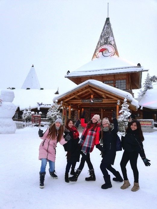 Študentky počas pobytu vo Fínsku navštívili aj Laponsko.