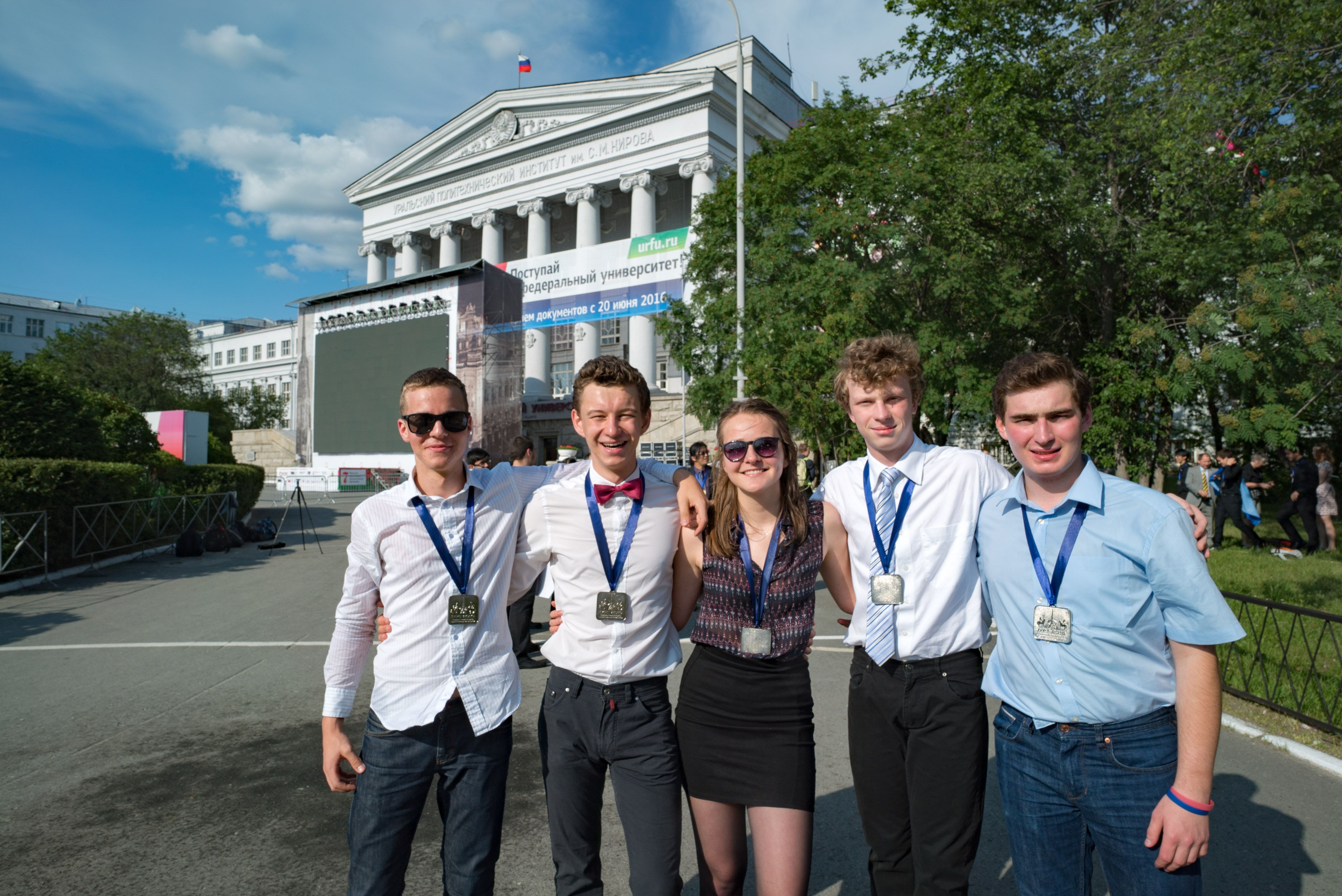 Slovenskí stredoškoláci na Turnaji mladých fyzikov v Yekaterinburgu.