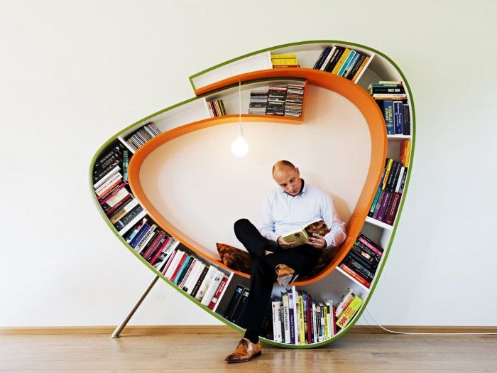 Kreatívna moderná knižnica aj so sedením