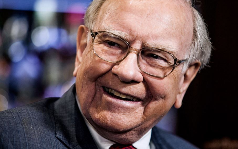 Warren Buffett s Billom Gatesom v roku 2010 spolu založili nadáciu Giving Pledge, ktorá dnes disponuje objemom peňazí vo výške 365 miliárd dolárov.