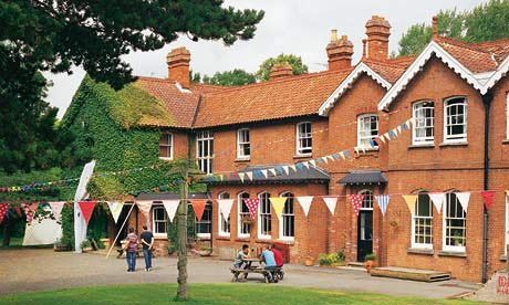 Škola Summerhill v Suffolku je miestom, kde deti rozhodujú, ako bude ich deň vyzerať a čo nové sa naučia.