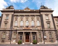 Vstup do budovy Univerzity Pavla Jozefa Šafárika / Autor: Matúš Braxatoris